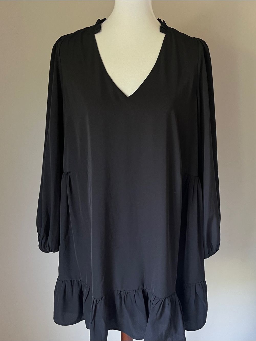 ARULA Black V-Neck Ruffle Hem Dress